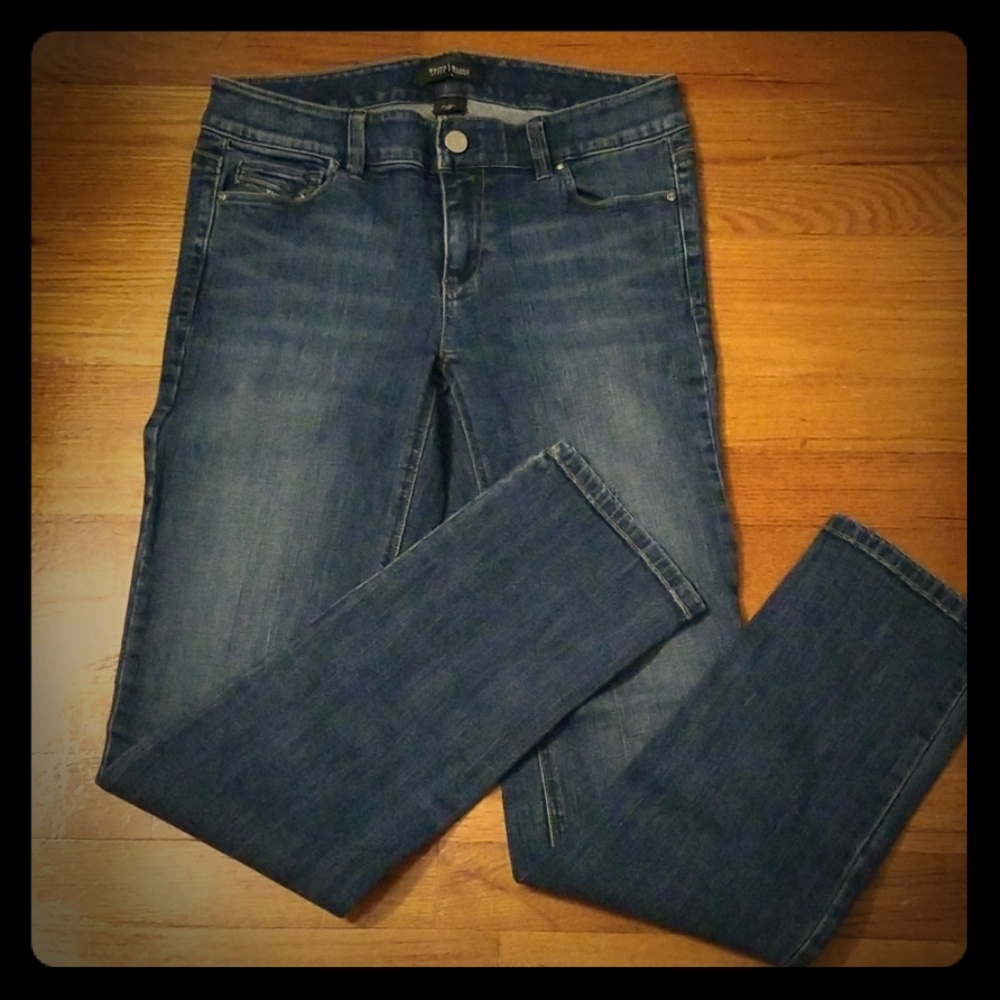 White House Black Market Blanc Slim Ankle Jean's